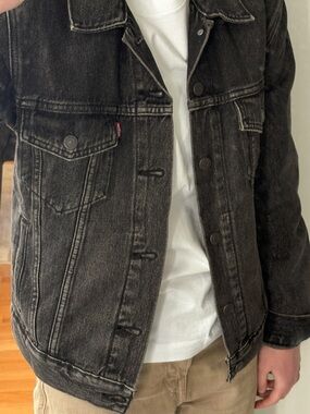 Levi’s Black Washed Denim Trucker Jacket NWT Men’s XS Women’s S/M